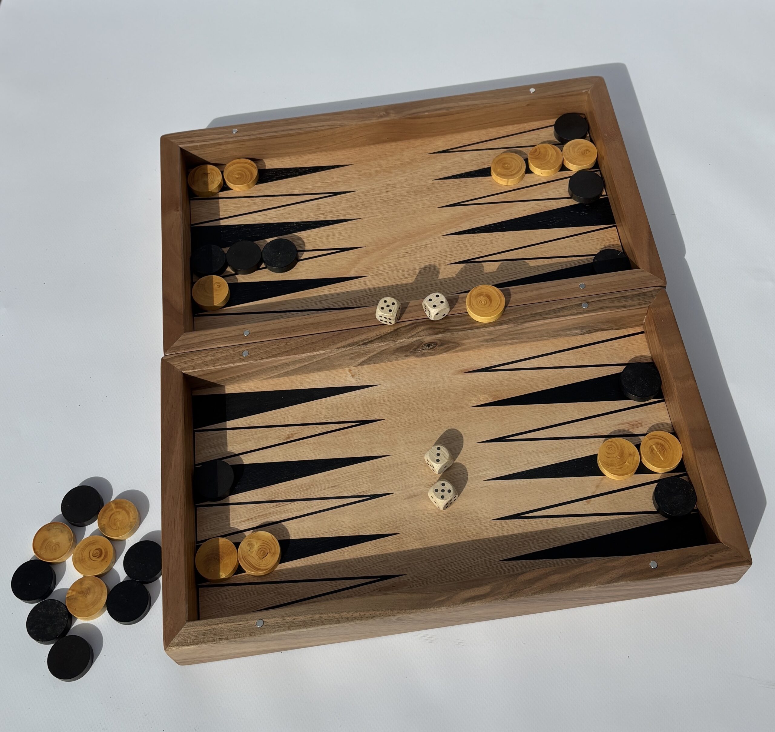 JEU EN BOIS BACKGAMMON COFFRET